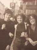 Гид - переводчик с французским языком Митрофанова Ирина (в середине) с туристами в Ленинграде, 1978 год